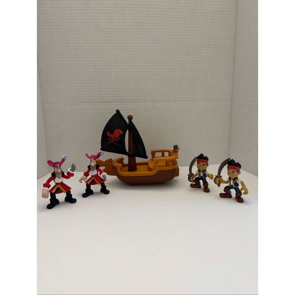 Disney Jake & the Neverland Pirates Captain Hooks Battle Boat + 4 Figures Mattel - Picture 2 of 9
